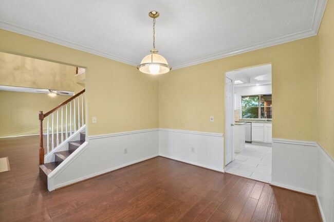 Building Photo - 9811 Arrowgrass Dr