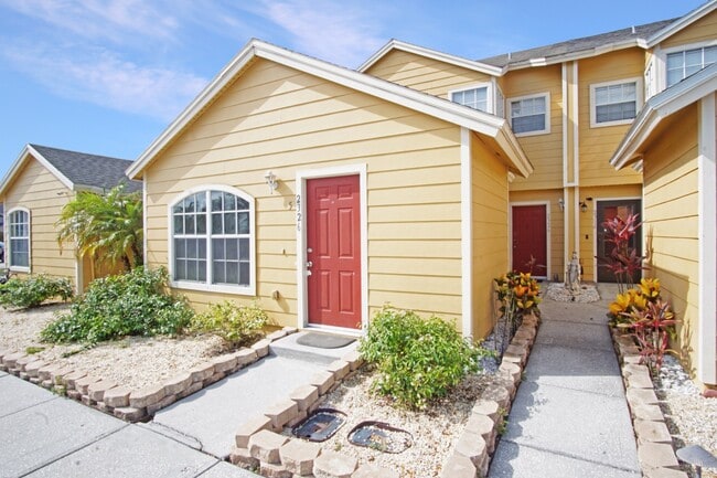 Building Photo - 2326 Fan Palm Dr