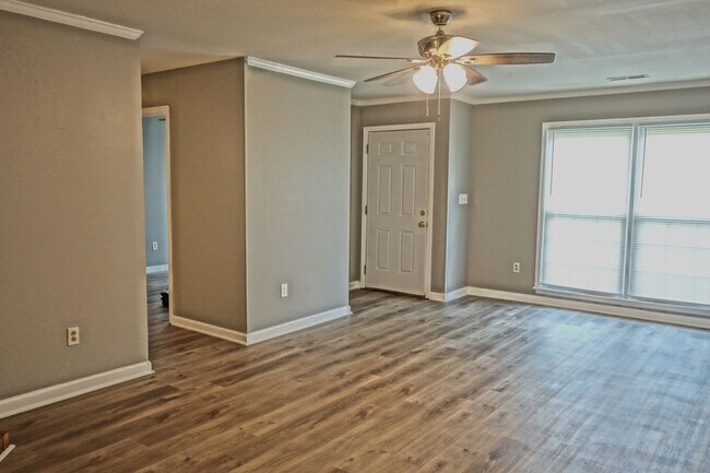 Building Photo - 111 Scarlet Oak Cir