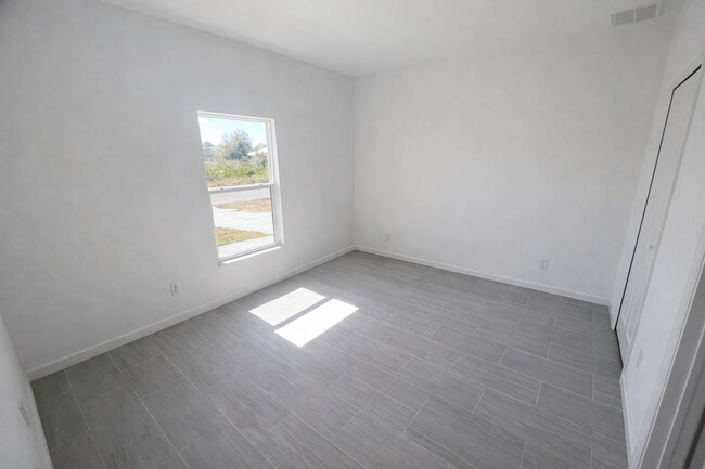 Building Photo - 768 Courtland Ave S