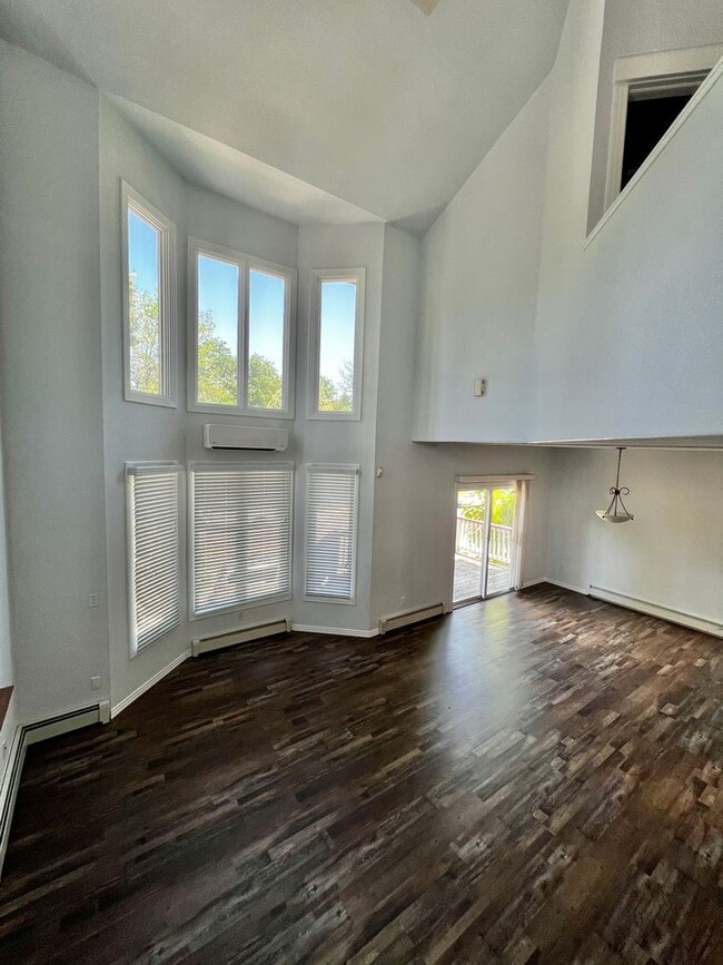 Building Photo - 3 Bed, 3 Bath Townhome in Fort Collins!