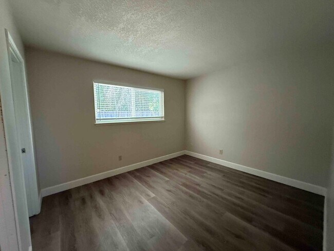 Building Photo - Natomas 4 Bedroom 2 Bath Close to Everything
