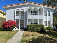 Building Photo - 517 Menendez Ave