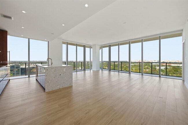 Building Photo - 2678 Tigertail Ave