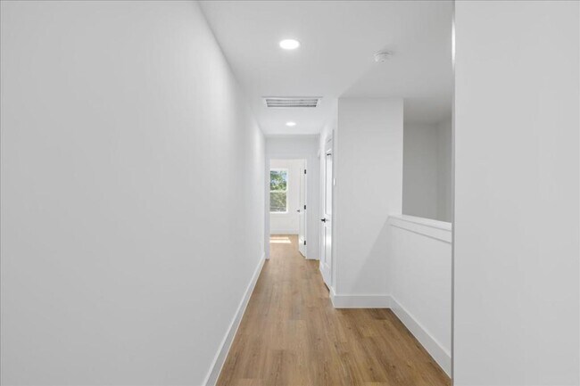 Building Photo - 803 Dupree St