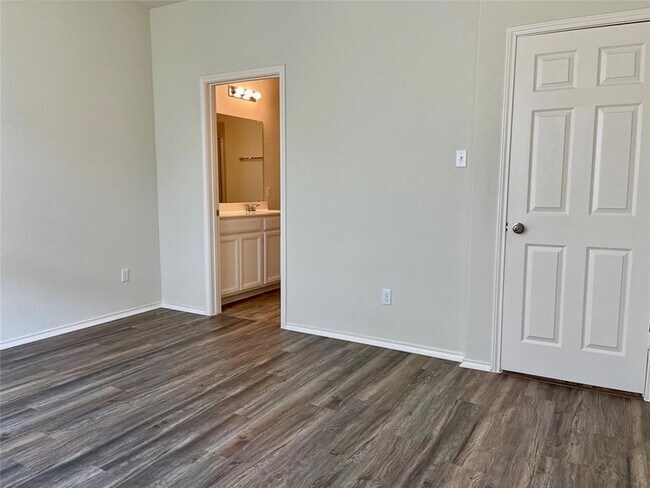 Building Photo - 595 Eves Necklace Dr.