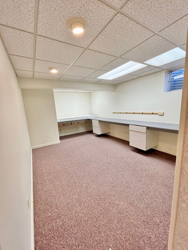 Building Photo - Beautiful 3-Bedroom Home Near Ken Caryl, Parks & Schools!!Available Now!!