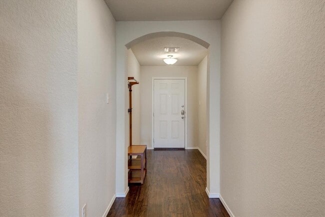 Building Photo - 403 Kyra Ln