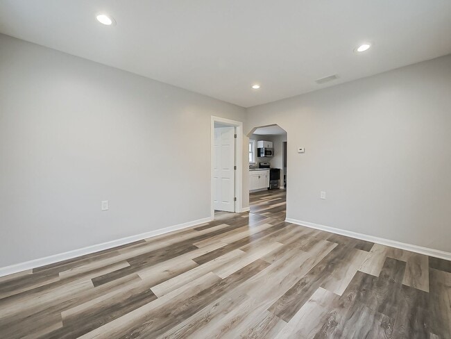 Building Photo - SECTION 8 ACCEPTED! Fresh Start in the Heart of Hazel Park – 3 Bedroom Charmer on Powell Ave