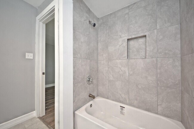 Building Photo - 3834 Rosedale St