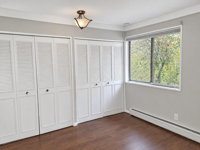 Building Photo - 1217 Island Dr