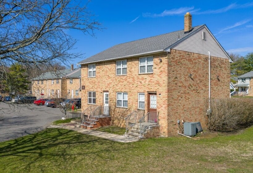 Building Photo - 500 Adams Ln