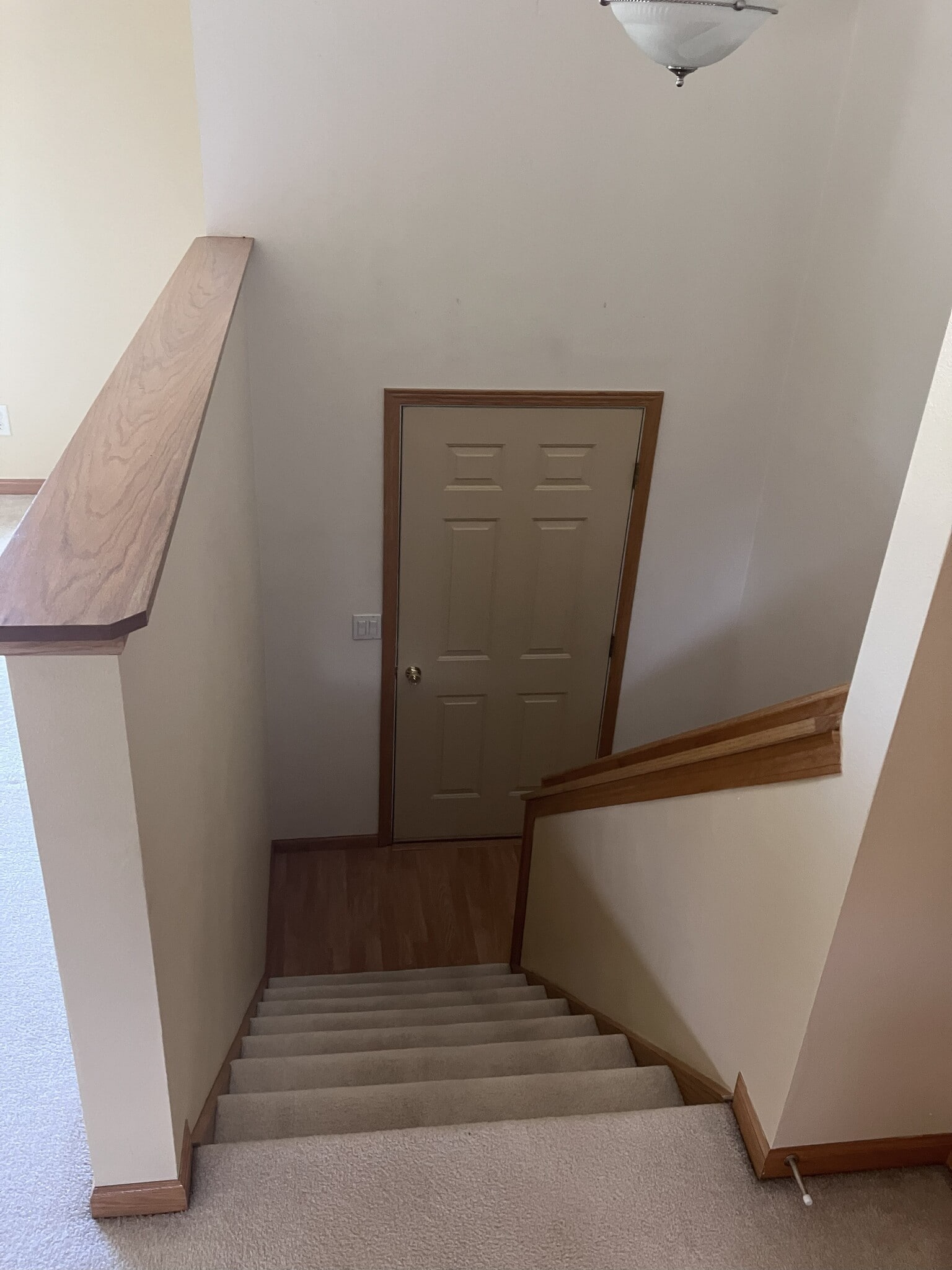 Front Door and Stairwell - N5223 Tamarack Ln