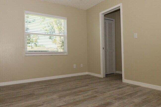 Building Photo - 1510 W Riviera Dr