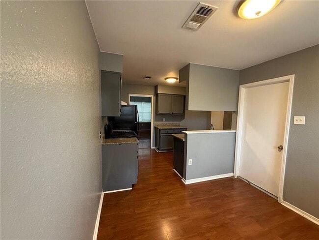 Building Photo - 2001 Van Arpel Dr