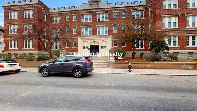 Building Photo - 15 Glenville Ave