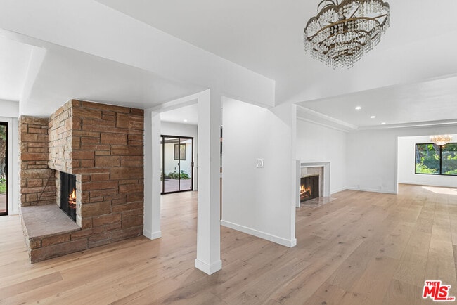 Building Photo - 5160 Los Feliz Blvd