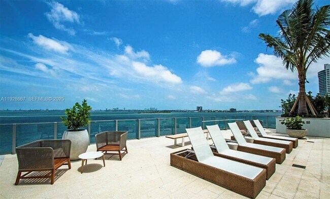 Building Photo - 2900 NE 7th Ave