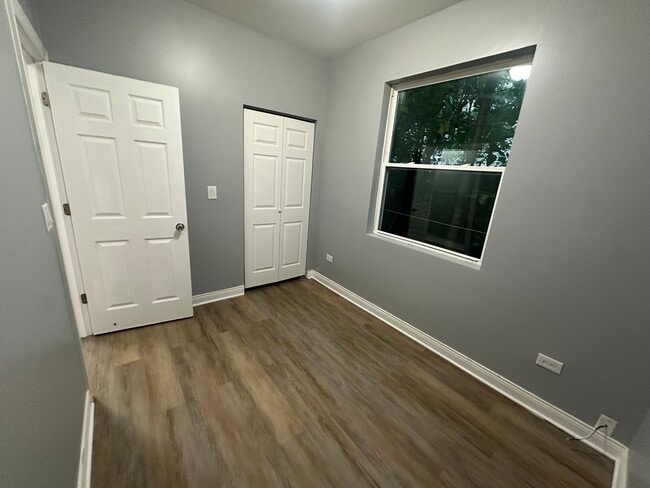 Building Photo - 1523 S Karlov Ave