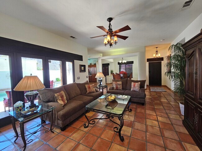 Building Photo - 52225 Avenida Obregon