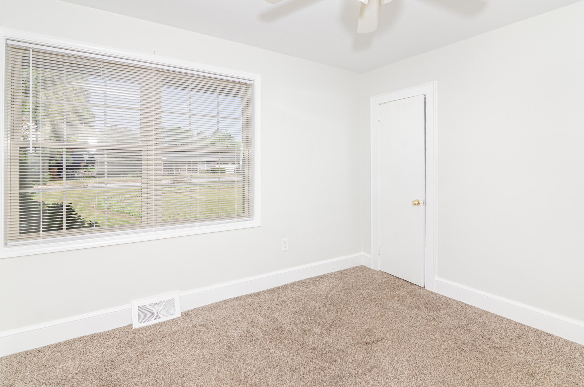 Building Photo - 1416 Hilltop Dr