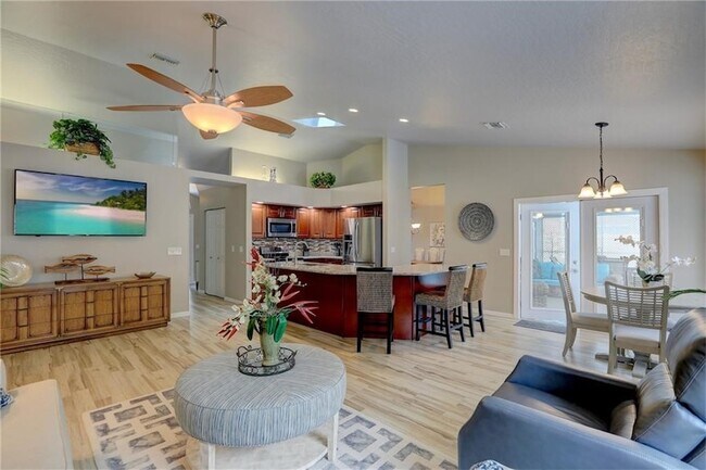Building Photo - 562 Rolling Hill Dr