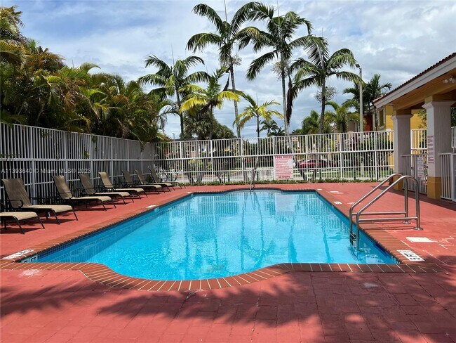 Building Photo - 731 SE 1st St