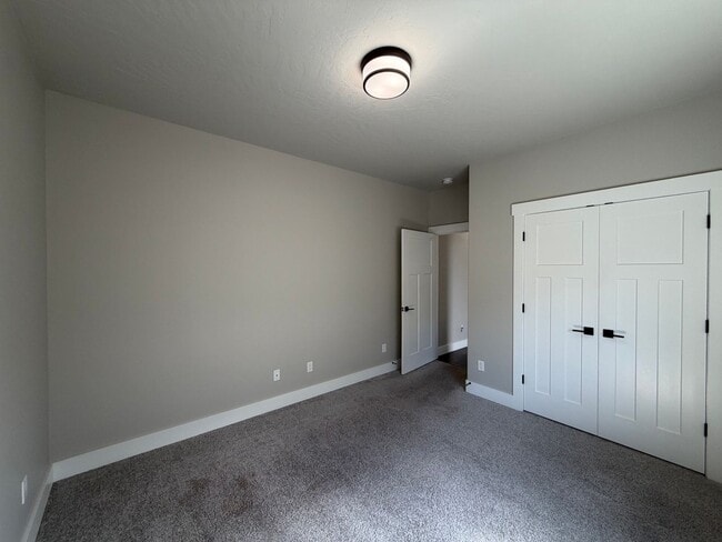 Building Photo - Gorgeous Craftsman Home- 5 bed, 3 Full Bath- Includes Landscaping!