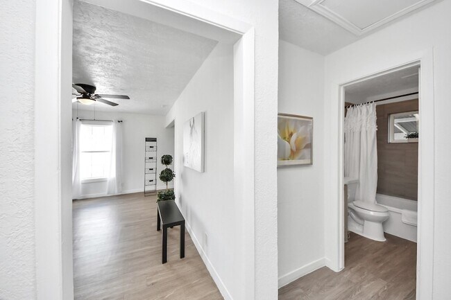 Building Photo - 2210 Detering St