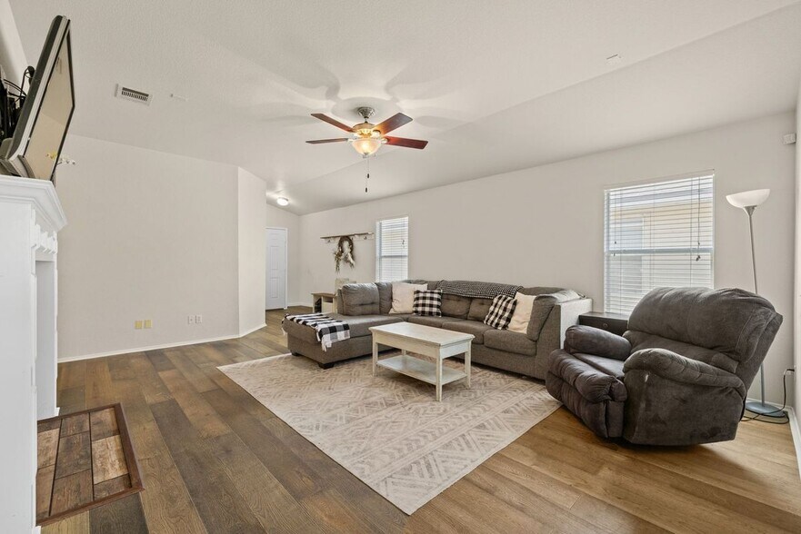 Building Photo - 718 Sugar Brook Dr