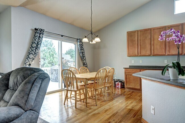 Building Photo - Canterberry Crossing Parker CO 4 bed 3 bat...