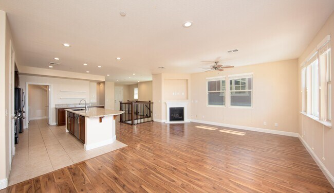 Building Photo - 6491 Bayview Dr