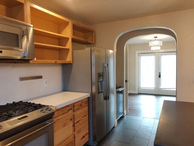 Building Photo - Urban Elegance Meets Ultimate Privacy Near Juniper Park
