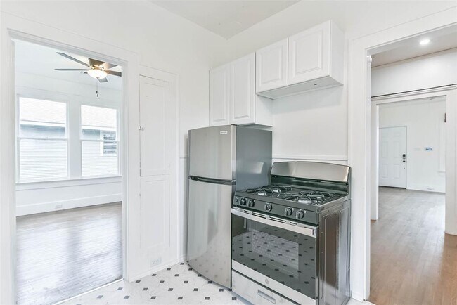 Building Photo - 4307 Ave Q 1/2