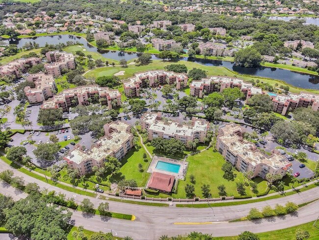 Building Photo - 1831 Sabal Palm Dr