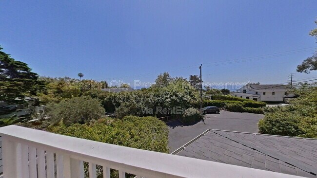 Building Photo - 2570 Lillie Ave