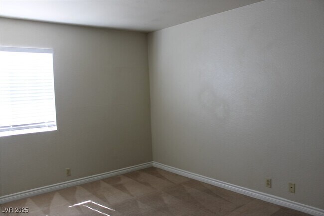 Building Photo - 4310 Sandy River Dr