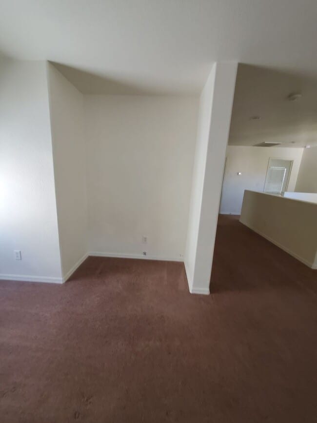 Building Photo - Summerlin 3/2.5 with huge loft