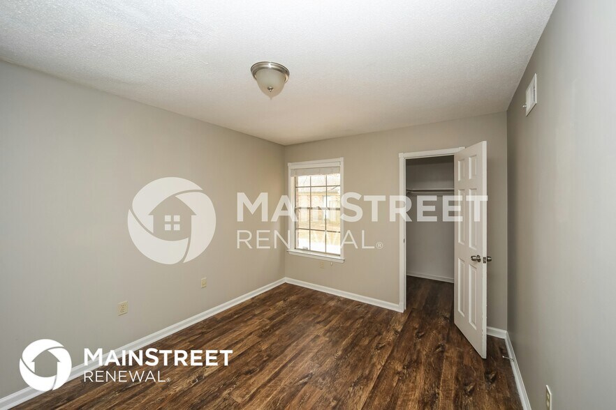 Building Photo - 3084 Kemper Dr