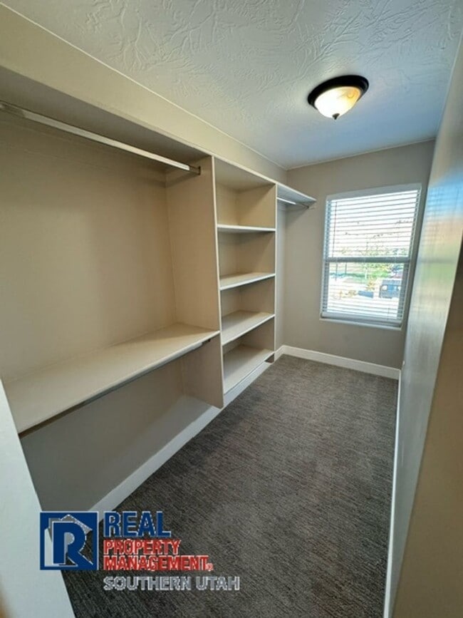 Building Photo - Desert Hills Townhome