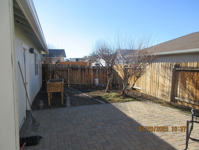 Building Photo - 1427 Pin Oak Dr