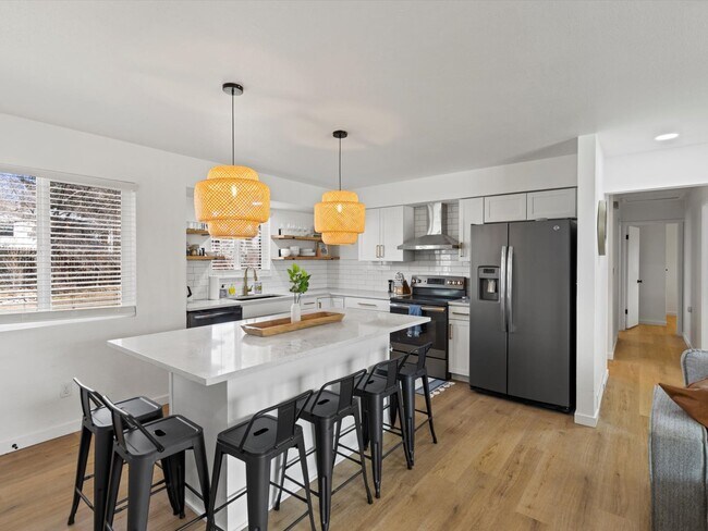 Building Photo - 4899 Sonata Dr