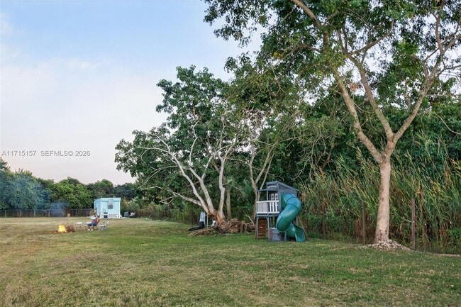 Building Photo - 3640 SW 22nd St