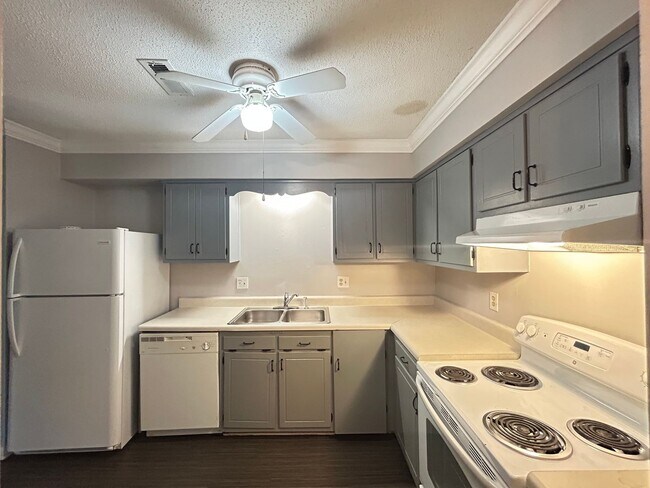 Building Photo - Top-Floor 3-Bedroom Condo with Beautiful Water Views – North Raleigh Near North Hills