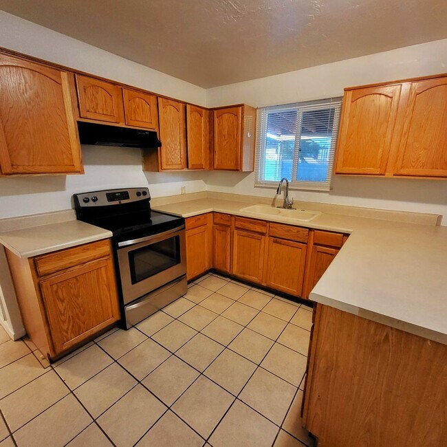 Building Photo - AFFORDABLE HOME IN PHOENIX JUST EAST OF DO...