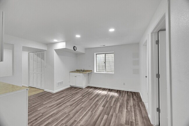 Building Photo - $3,495.00 - 5 Beds, 3.5 Baths, Single Fami...