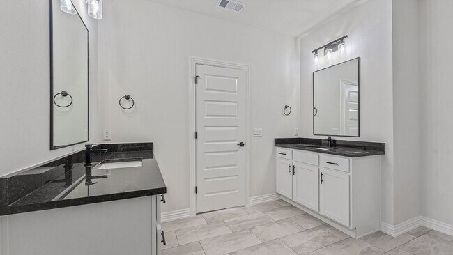 Building Photo - 109 N Panther Ave