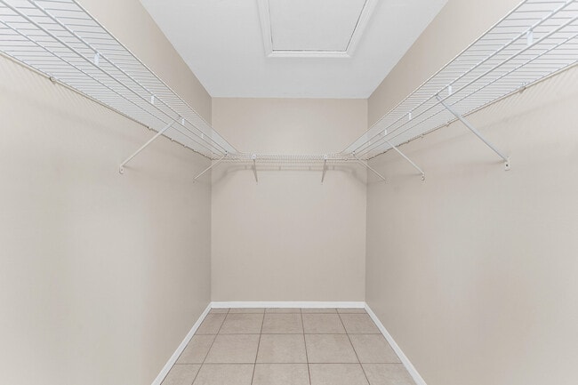 Building Photo - 1593 Cabot Ln