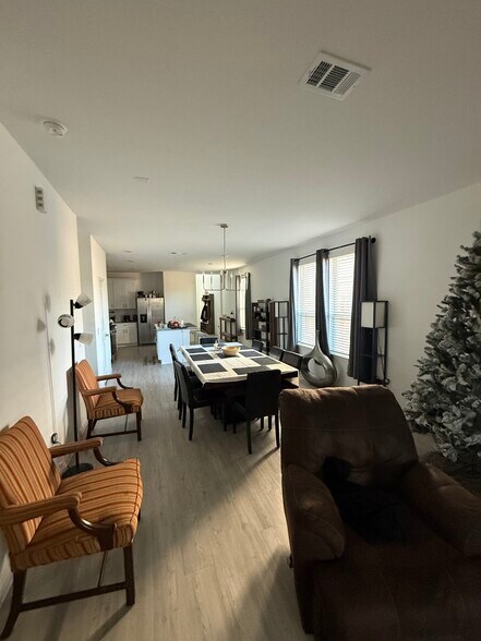 Building Photo - 16527 Pine Arrow Dr