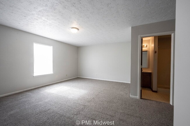 Building Photo - New place, new vibe, same small-town charm